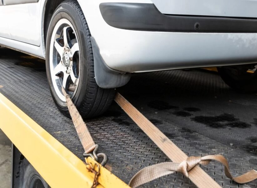 Tie-Downs-and-Tow-Straps_900x651